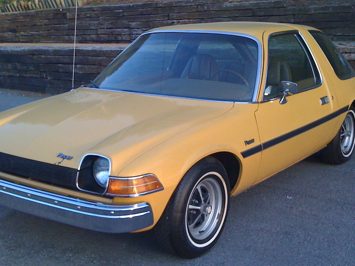 1975_AMC_Pacer_base_model_frontleftside__71c903a8c9