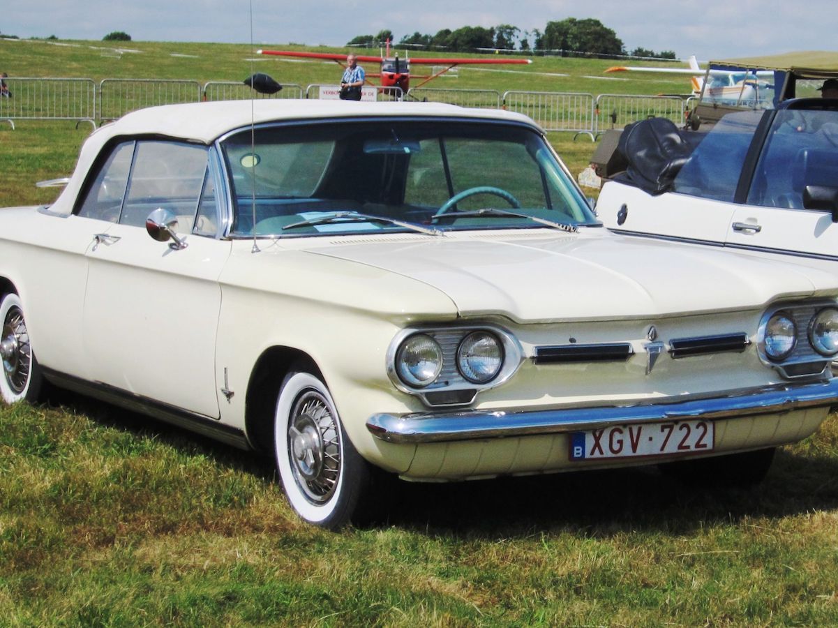 Chevrolet_Corvair_cabriolet_at_Schaffen-Diest_Fly-drive_2013