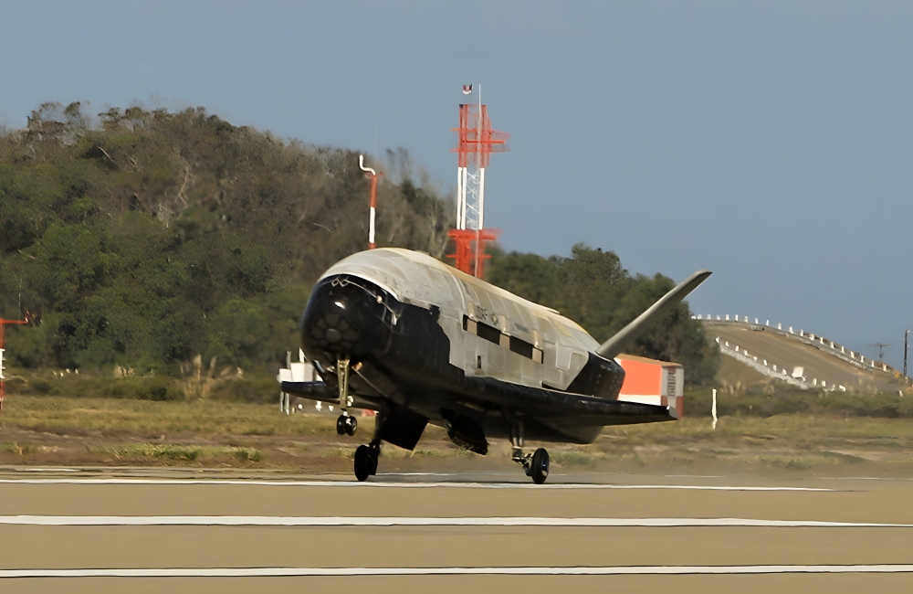 Article-Image-MilitaryPlanes-AF-X-37B-Orbital-Test-Vehicle-1-1