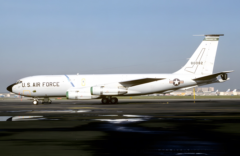 Article-Image-MilitaryPlanes-KC-135-Stratotanker Article-Image-MilitaryPlanes-KC-135-Stratotanker