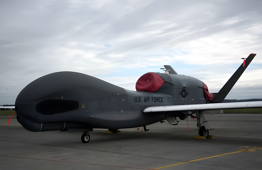 Article-Image-MilitaryPlanes-RQ-4-Global-Hawk-1 Article-Image-MilitaryPlanes-RQ-4-Global-Hawk-1
