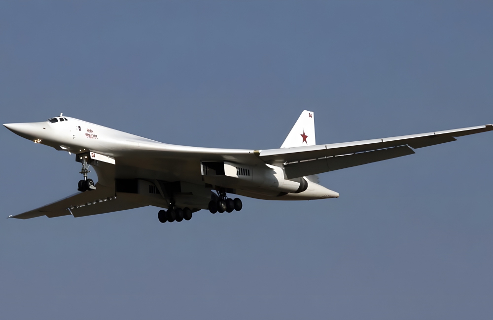 Article-Image-MilitaryPlanes-Tupolev-Tu-160-1