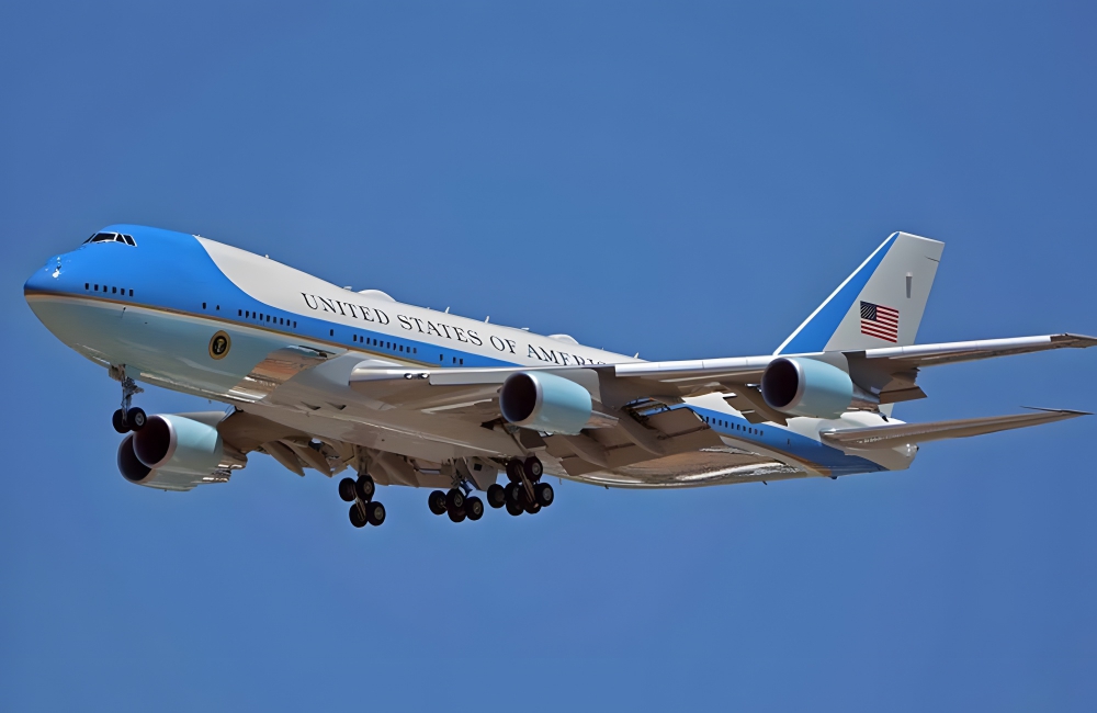 Article-Image-The-Biggest-Most-Expensive-Military-Planes-to-Ever-Take-to-the-Sky-Air-Force-One-1