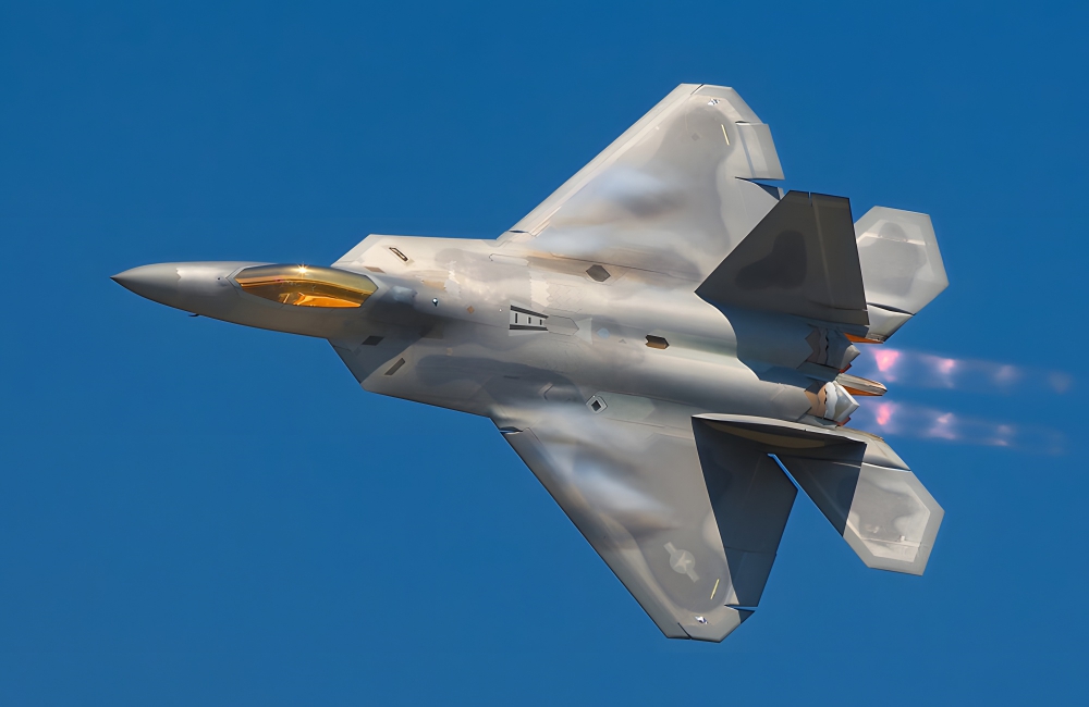 Article-Image-The-Biggest-Most-Expensive-Military-Planes-to-Ever-Take-to-the-Sky-F-22-Raptor-1-1
