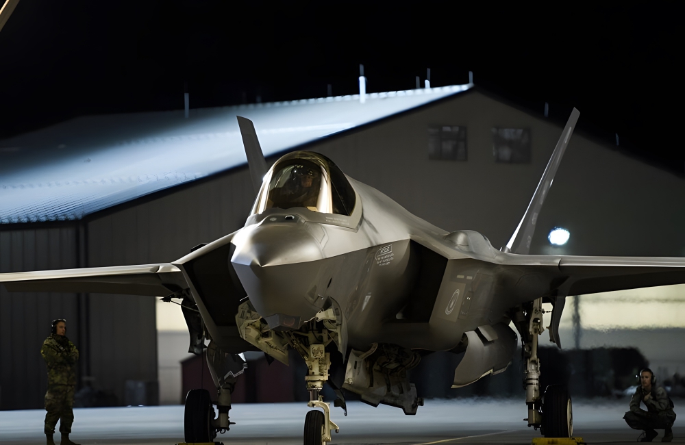 Article-Image-The-Biggest-Most-Expensive-Military-Planes-to-Ever-Take-to-the-Sky-F-35-Lightning-II