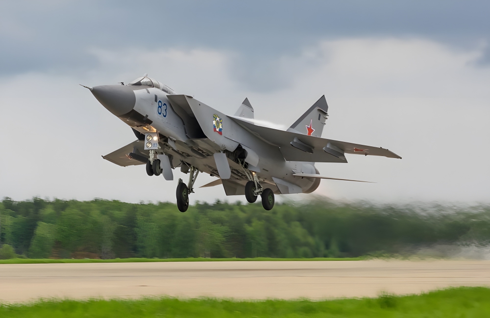 Article-Image-The-Biggest-Most-Expensive-Military-Planes-to-Ever-Take-to-the-Sky-MiG-31-Foxhound-1-1